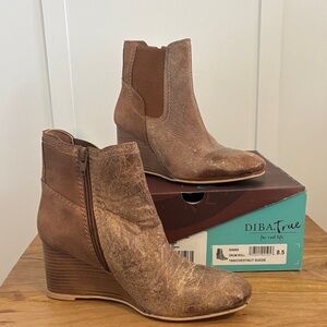 Women's Chestnut Leather Bootiea